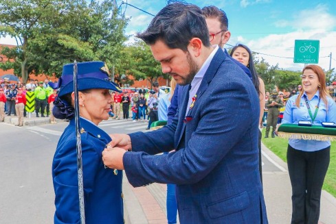 Mosquera honra a las Fuerzas Militares y resalta el rol de las mujeres